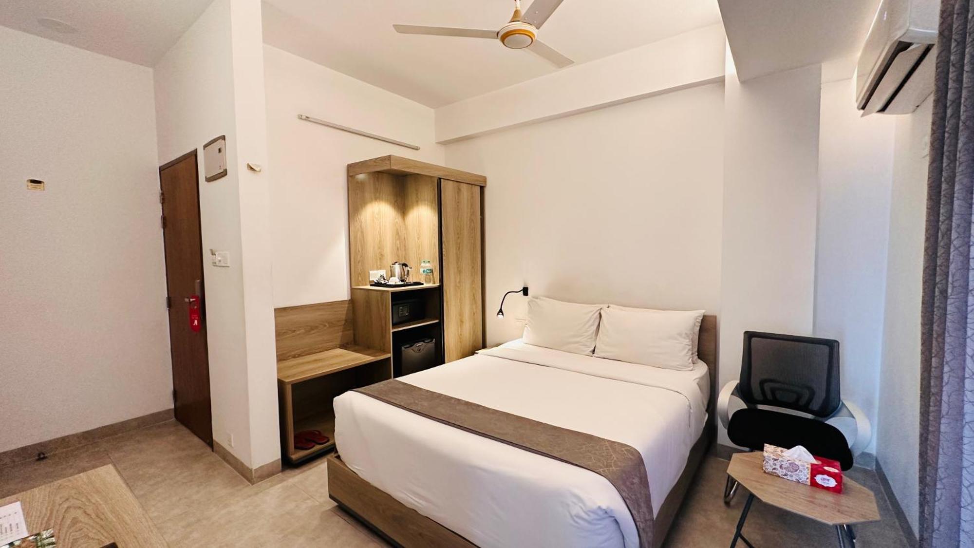 Priyo Nibash Stylish Residential Hotel Dhaka Exterior photo